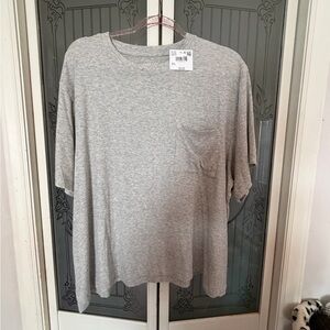 American Eagle Outfitters Light Gray Ribbed Short Sleeve Pocket Tee